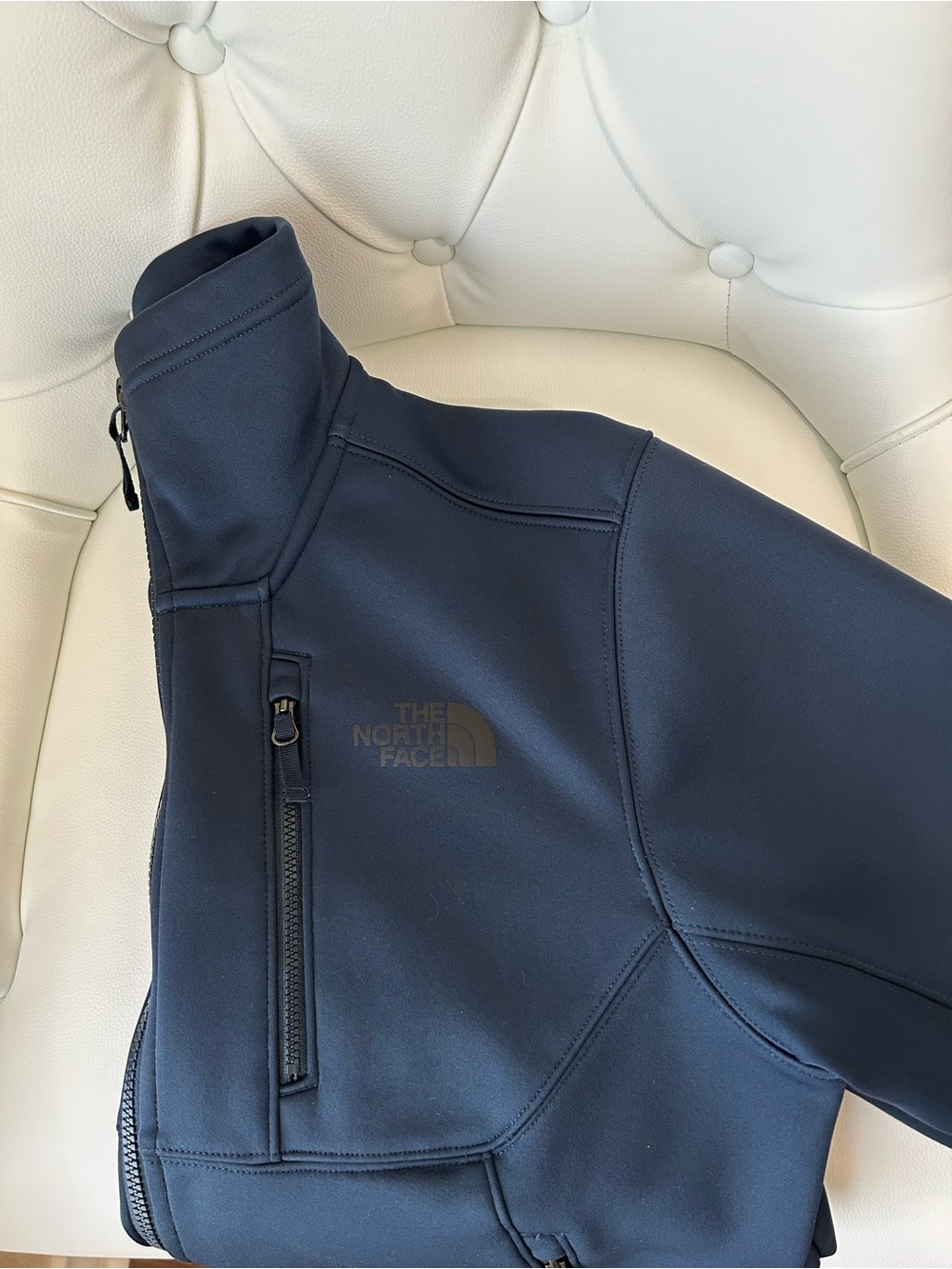 Men’s North Face navy blue jacket